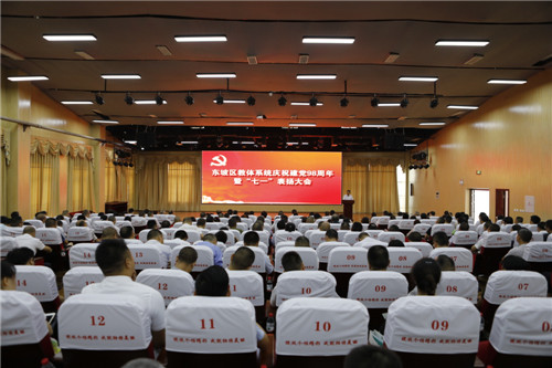 图三  杜贵林书记讲党课.jpg