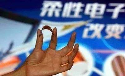 厚度不到发丝四分之一