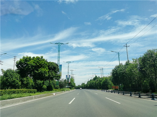 蓝天白云，魅力青神。.jpg