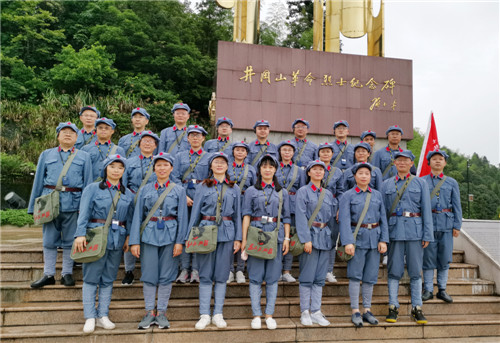 接受红色教育_副本.jpg