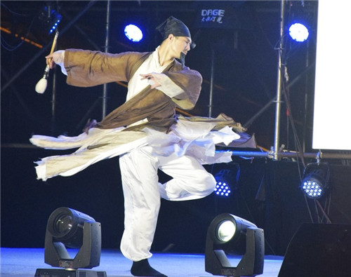 独舞《东坡叠梦》致敬苏东坡--陈珍利摄.jpg