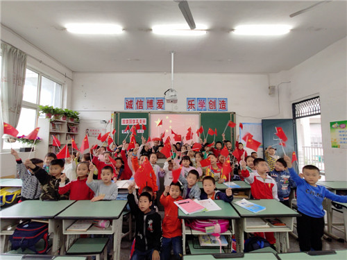 南江四小举行“礼赞新中国”爱国主义教育活动