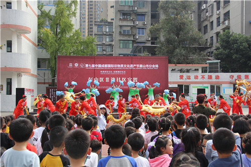 板凳龙表演.jpg