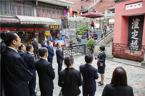 感受红军飞夺泸定桥战斗的英雄壮举.jpg
