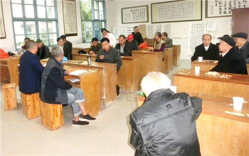 鼓匠小学：退休教师建言献策共谋发展
