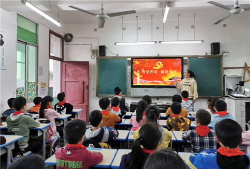 代市小学开展“青年讲师团进校园”活动