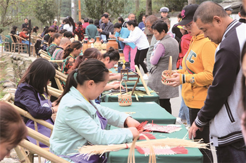 青神县竹编技师获国际竹编竞技传承匠心奖