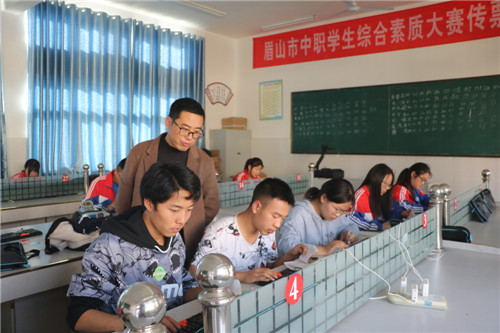 彭山职高师生积极备战眉山市中职生综合素质大赛