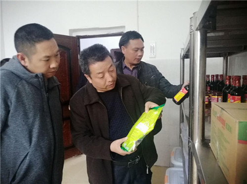 南江县教体局检查大河中学食堂安全卫生情况