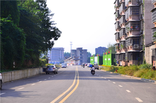 宽敞的城墙路.jpg