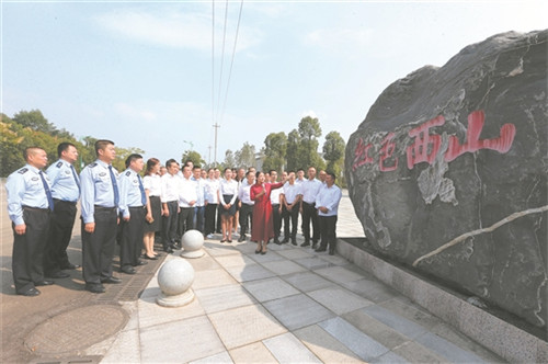 每一次宣讲，徐红都全情投入.jpg
