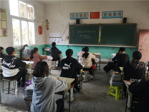 南江县天池九义校举行预防艾滋病防控宣讲活动