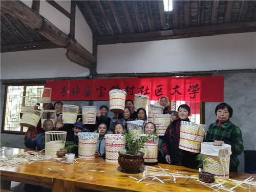 青神县社区大学助村民编出幸福生活