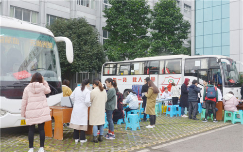 让爱点亮生命，华西广安医院333位医务工作者无偿献血