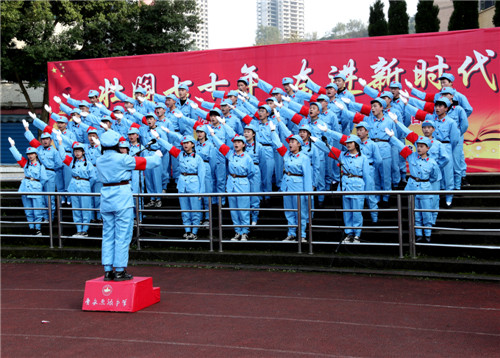 广安思源中学学生唱响红歌纪念“12·9”抒发爱国情