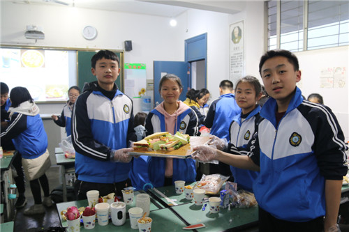 彭山二中课堂实践活动掀起英语学习热潮