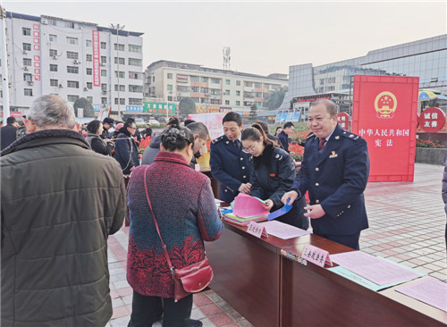 前锋税务搭乘“12.4”直通车提升普法质效