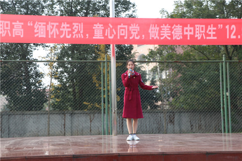 2021级航空服务班魏晓怡同学演讲.jpg