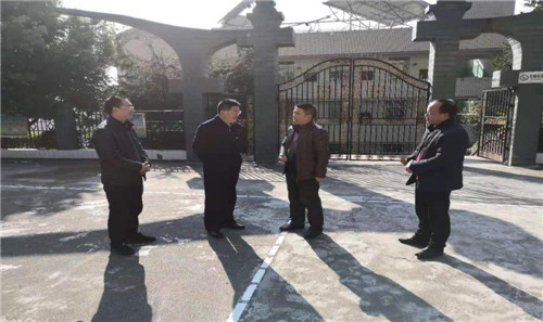 南江县县长李善君检查指导金盆小学工作