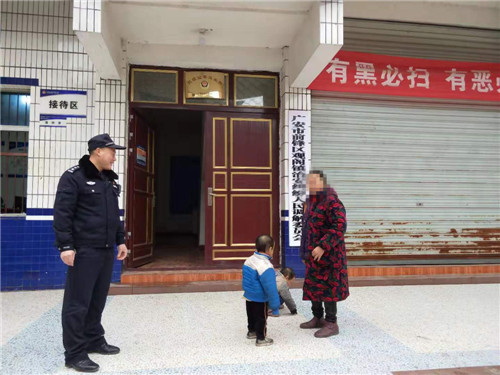 前锋公安救助老人儿童获点赞