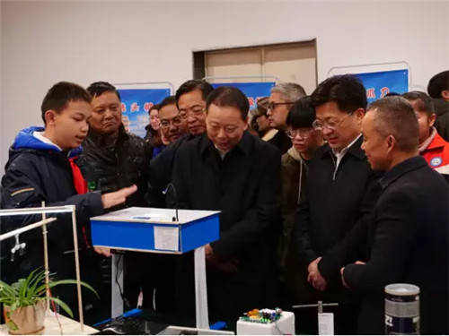 遂宁市第33届青少年科技创新大赛开幕