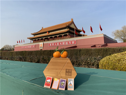 青神椪柑与北京天安门“亲吻”.jpg