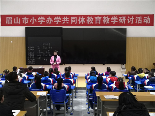 梅桂芳老师执教《海上日出》.jpg