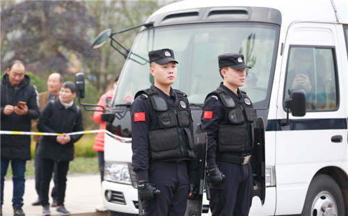 南充“嘉马”超燃开跑  靓丽警色全程护航