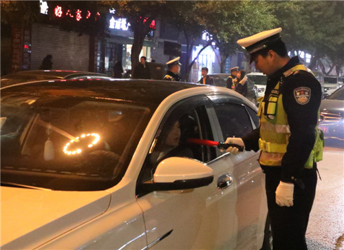 上路查酒驾.jpg
