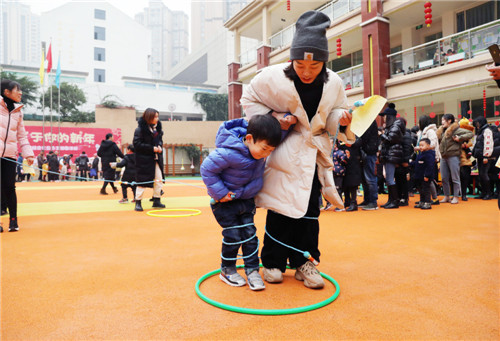 两路口幼儿园开展迎元旦自主游园活动