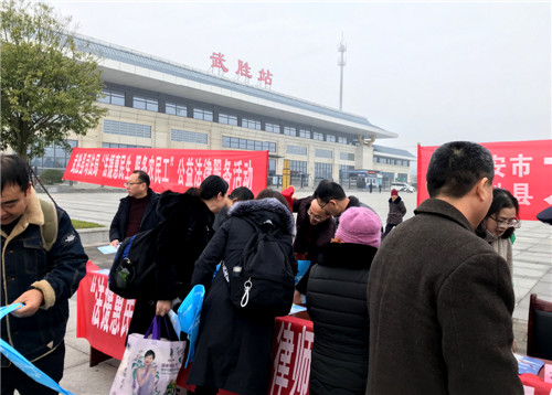 武胜县司法局开展“法援惠民生 助力农民工”专项活动   