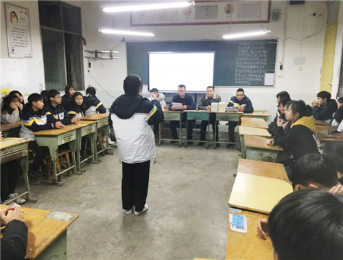 武胜飞龙中学召开学生会工作总结暨茶话会
