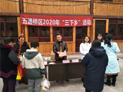 “科技、文化、卫生”三下乡进入金山镇