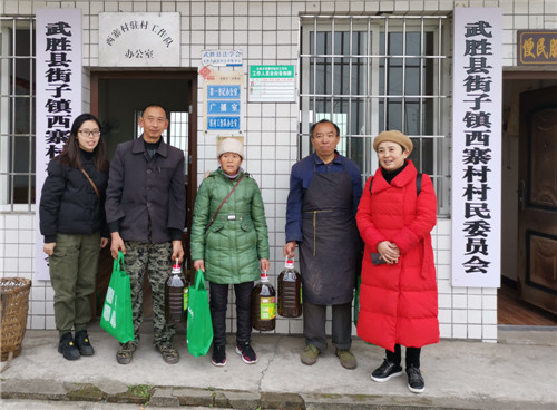 武胜县科协开展慰问贫困户活动现场图1.jpg