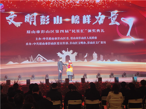 采访”城市美容师“。张勇 摄.jpg