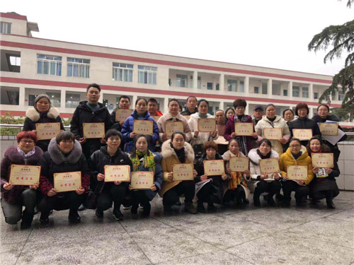 优秀家长评选、颁奖.jpg 优秀家长评选、颁奖.jpg