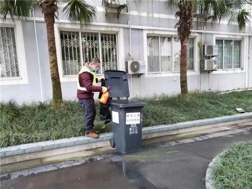 四川丹棱：投放废弃口罩专用收集桶