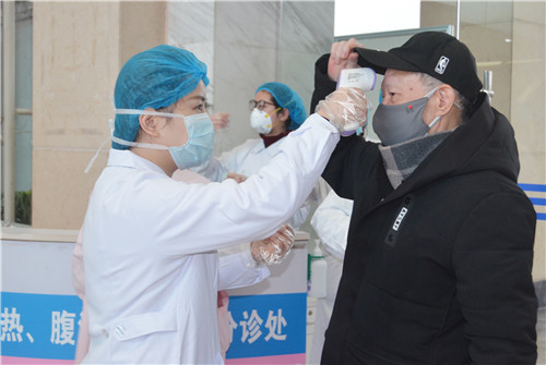因为有离不开的医院，所以才有回不去的家
