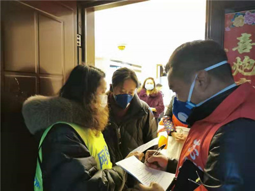 党员干部在一线  这个寒冬不再冷