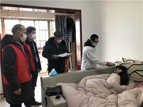 成都高新区石板凳街道：七旬老党员真情坚守防控一线