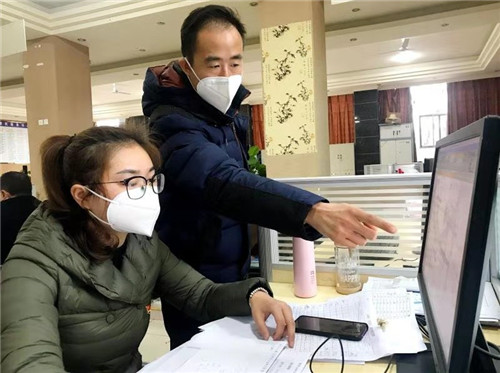 仁寿：让党徽在疫情防控中闪闪发光