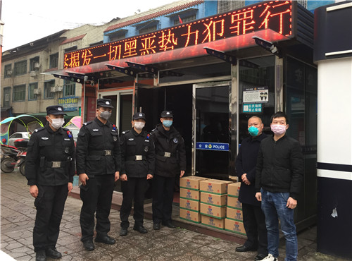 众志成诚抗疫情 市民举动暖人心
