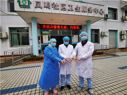 留观点的故事：封锁了大门，却封不住他们的爱