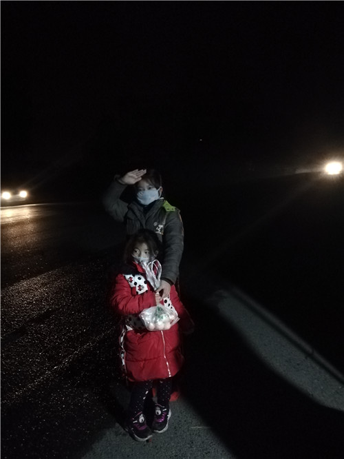 雨夜敬礼 琪莉小姐妹的大情怀