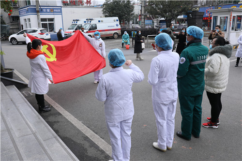 誓言铿锵  第一批一线发展党员就地宣誓4.jpg