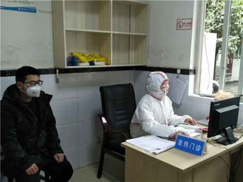 图二：该院发热预检门诊.jpg