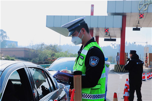 疫情在前 警察不退 为洪雅最美“逆行者”打Call