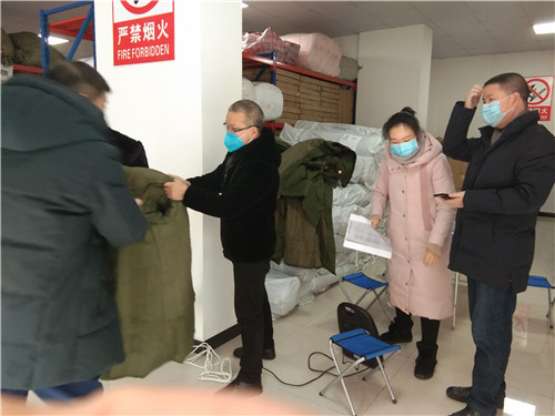 发放棉衣、棉被、折叠床等相关物资2_看图王.jpg