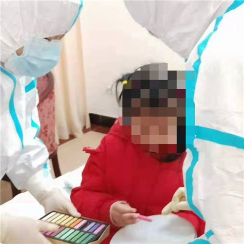 陪小朋友画画.jpg 陪小朋友画画.jpg