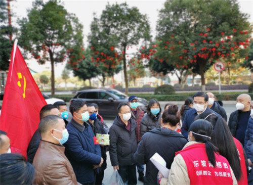 “战疫一线”，东坡区1.98万名党员当先锋